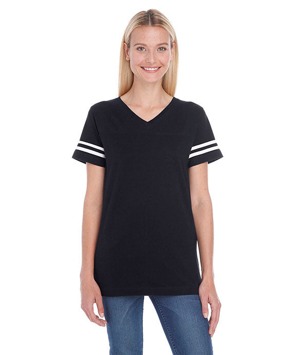 variant:Black/White